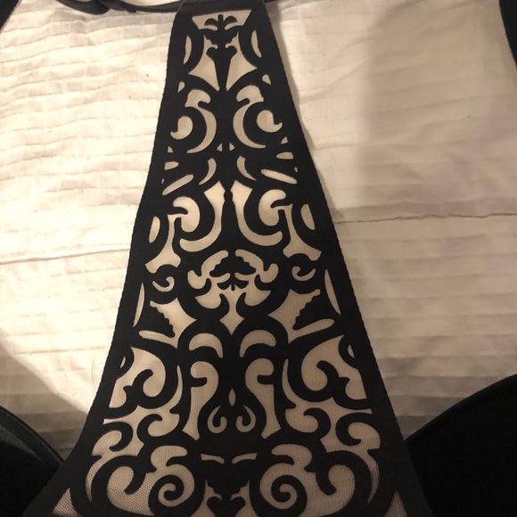 36DD Victoria Secret Bra - Picture 5 of 6